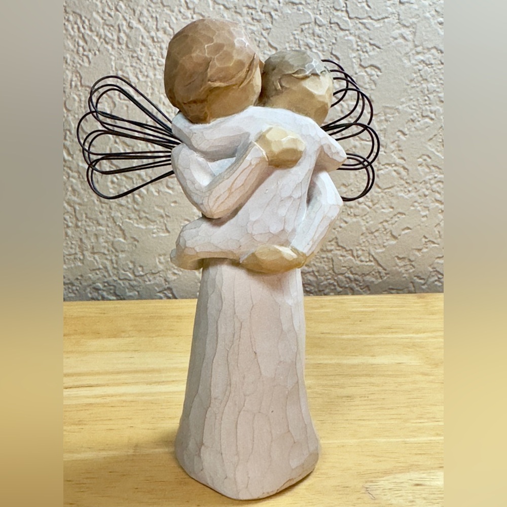 Demdaco Willow Tree Angels Embrace Holding Baby Figurine 5.25" Susan Lordi 2002
